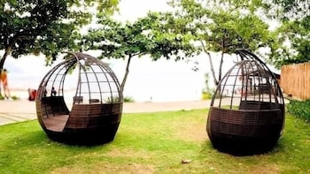 mactan newtown 1 bedroom w balcony and pool access