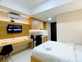 Homey And Cozy Living Studio Pollux Chadstone Apartment,,3 star