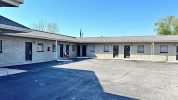 royal inn motel chambersburg