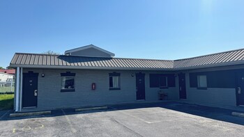 royal inn motel chambersburg