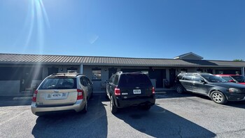 royal inn motel chambersburg