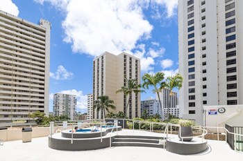 partial ocean view condo with 2 beds and parking