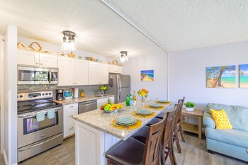 partial ocean view condo with 2 beds and parking