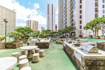 partial ocean view condo with 2 beds and parking