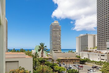 partial ocean view condo with 2 beds and parking