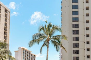 partial ocean view condo with 2 beds and parking