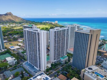 partial ocean view condo with 2 beds and parking