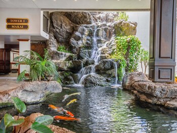 partial ocean view condo with 2 beds and parking