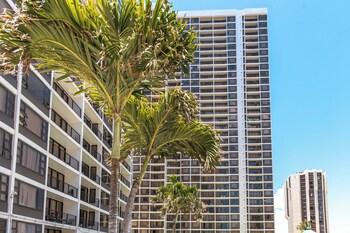 partial ocean view condo with 2 beds and parking