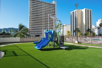 partial ocean view condo with 2 beds and parking