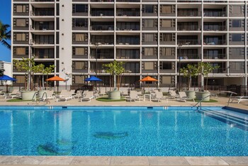 partial ocean view condo with 2 beds and parking