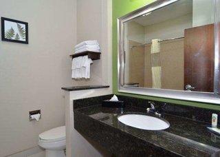 Quality Inn & Suites Kenedy - Karnes City,Karnes City>>Beeville,3 star