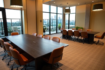 scout living pcm placemakr atlanta apartments by hilton