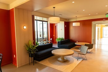 scout living pcm placemakr atlanta apartments by hilton