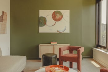 scout living pcm placemakr atlanta apartments by hilton
