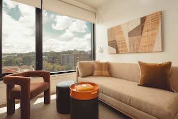 scout living pcm placemakr atlanta apartments by hilton