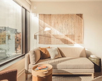 scout living pcm placemakr atlanta apartments by hilton