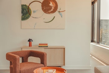 scout living pcm placemakr atlanta apartments by hilton