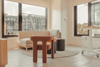 scout living pcm placemakr atlanta apartments by hilton