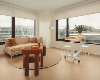 scout living pcm placemakr atlanta apartments by hilton
