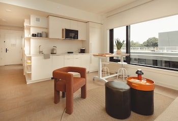 scout living pcm placemakr atlanta apartments by hilton