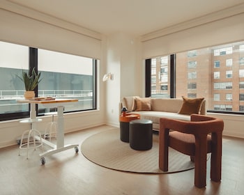 scout living pcm placemakr atlanta apartments by hilton