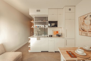 scout living pcm placemakr atlanta apartments by hilton