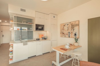 scout living pcm placemakr atlanta apartments by hilton