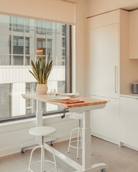 scout living pcm placemakr atlanta apartments by hilton