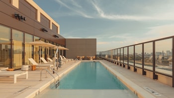 scout living pcm placemakr atlanta apartments by hilton