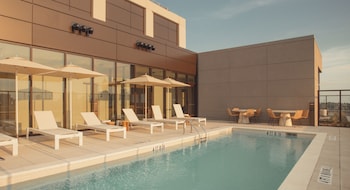 scout living pcm placemakr atlanta apartments by hilton