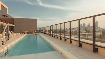scout living pcm placemakr atlanta apartments by hilton