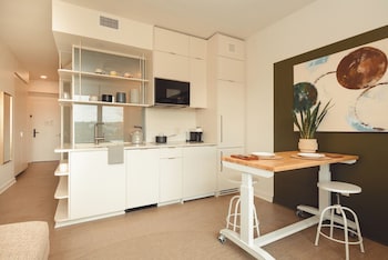 scout living pcm placemakr atlanta apartments by hilton