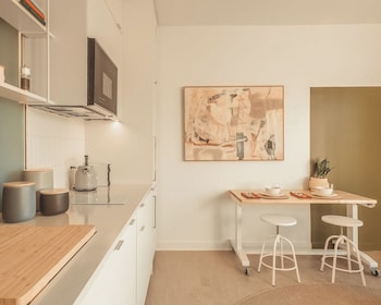scout living pcm placemakr atlanta apartments by hilton