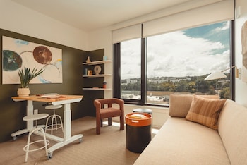 scout living pcm placemakr atlanta apartments by hilton