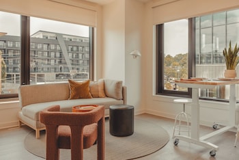 scout living pcm placemakr atlanta apartments by hilton