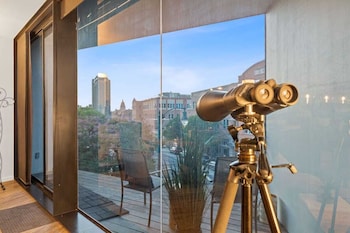 2br designer condo east downtown austin