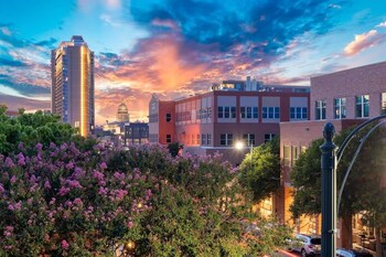2br designer condo east downtown austin