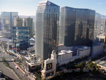 stay together suites center strip view