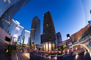 stay together suites center strip view