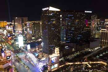 stay together suites center strip view