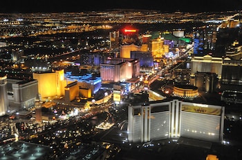 stay together suites center strip view
