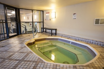 stay together suites center strip view