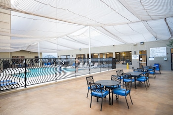 stay together suites center strip view