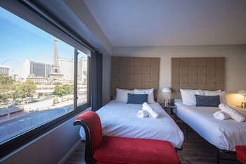 stay together suites center strip view