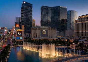 stay together suites center strip view