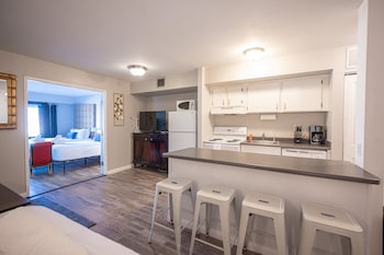 stay together suites center strip view