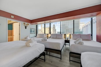 stay together suites center strip view
