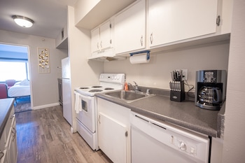 stay together suites center strip view