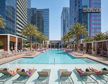stay together suites center strip view